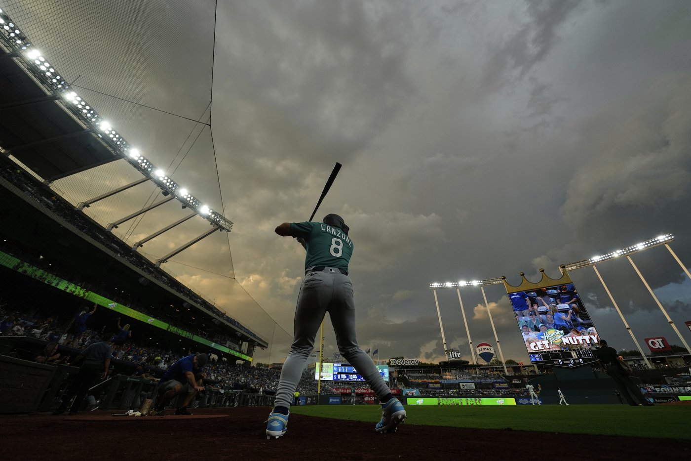 Raleigh's 2 homers ties Griffey's club record, Canzone belts 3 homers as Seattle wins 10th straight | iNFOnews.ca Raleigh's 2 homers ties Griffey's club record, Canzone belts 3 homers as Seattle wins 10th straight | iNFOnews.ca