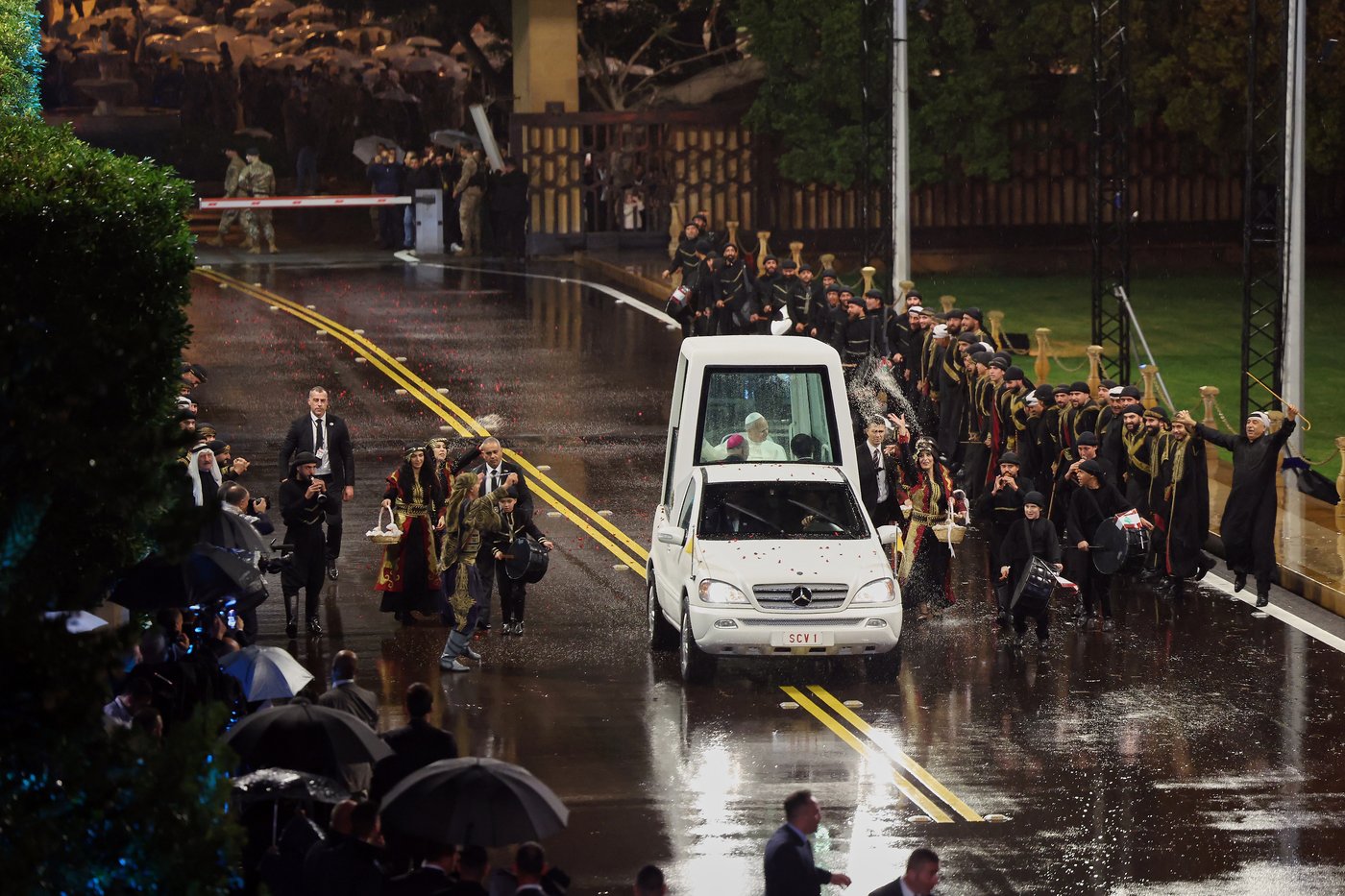 Pope Leo XIV calls on Lebanese leaders to be true peacemakers as he seeks to bring message of hope | iNFOnews.ca