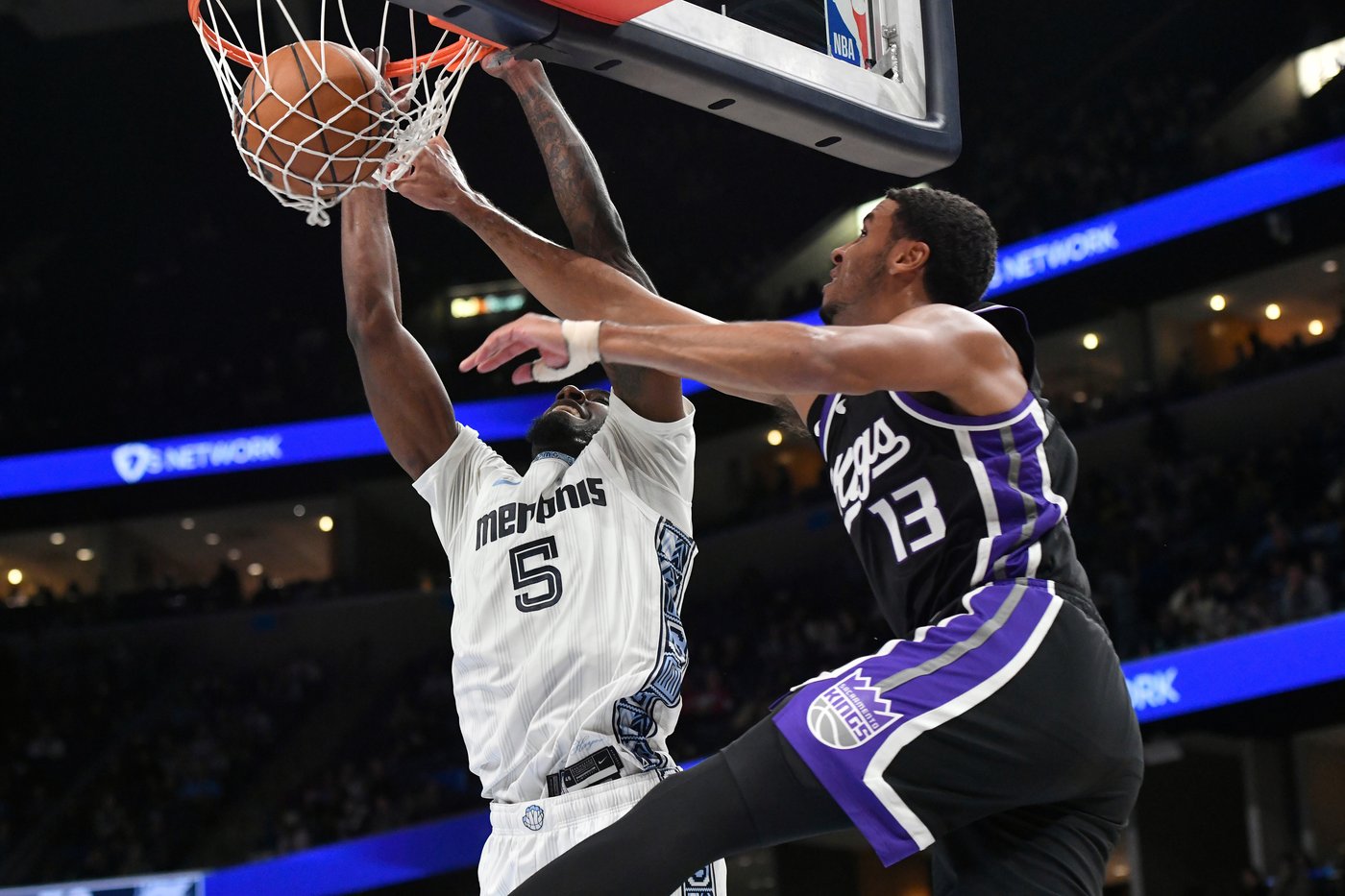 Aldama scores 29 points to help Grizzlies send Kings to 8th straight loss, 137-96 | iNFOnews.ca