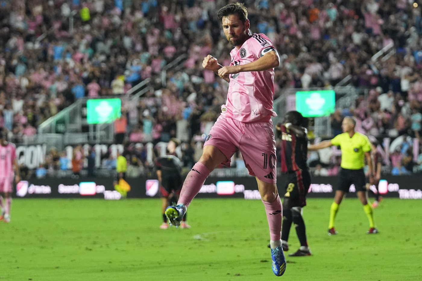 Lionel Messi scores twice, adds assist in Inter Miami's 4-0 victory over Atlanta United | iNFOnews.ca