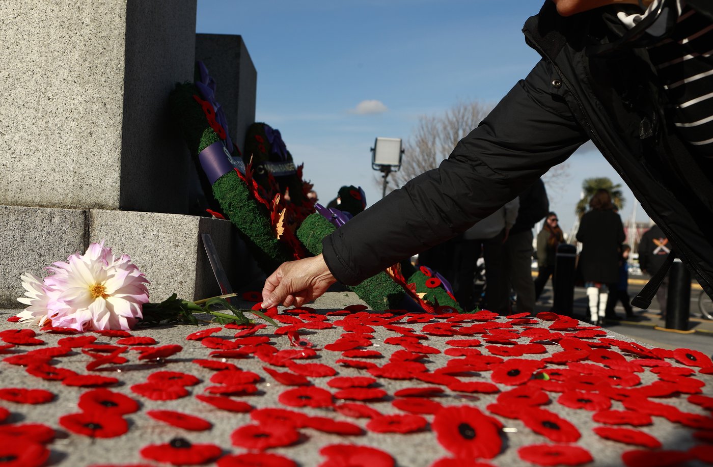 B.C. falls silent at Remembrance Day services, where family ties hold strong | iNFOnews.ca