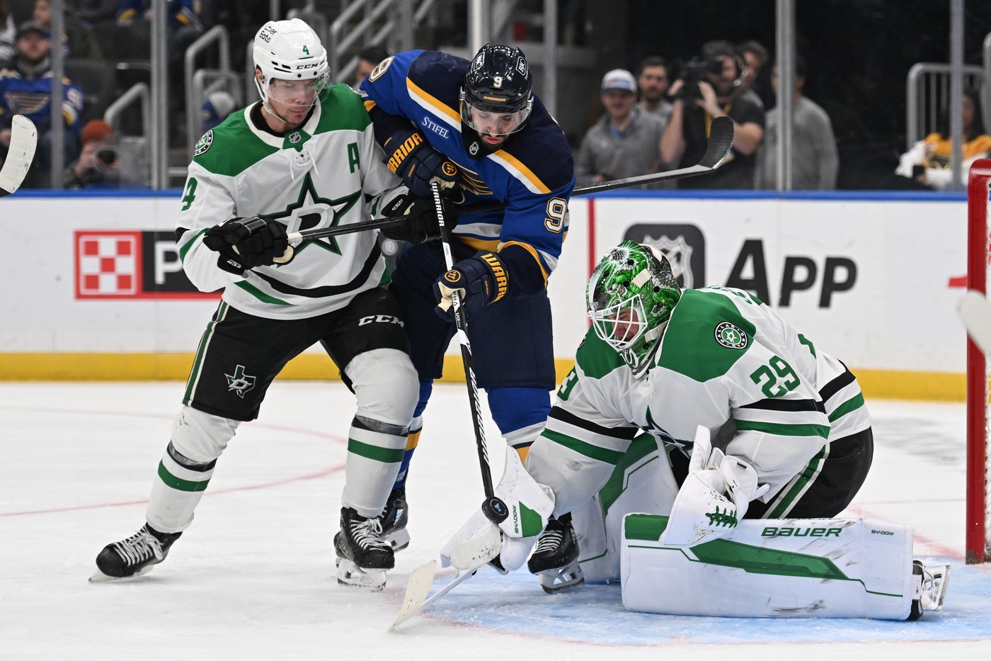 Harley's late goal lifts Stars past Blues, 4-3 | iNFOnews.ca