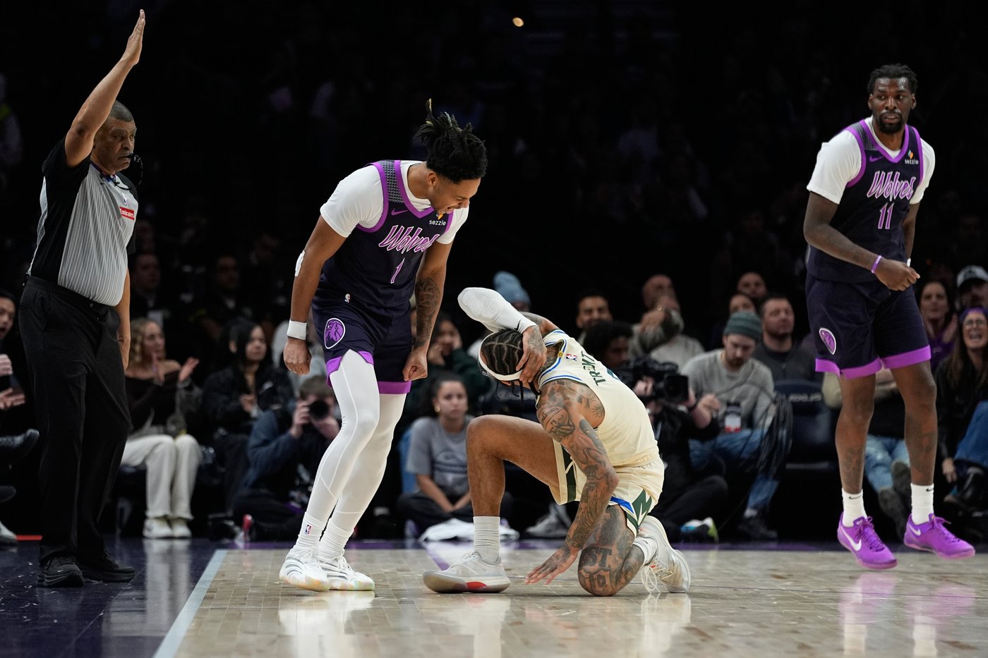 Edwards scores 24 as Wolves outlast Bucks 103-100 for their 9th win in 11 games | iNFOnews.ca Edwards scores 24 as Wolves outlast Bucks 103-100 for their 9th win in 11 games | iNFOnews.ca