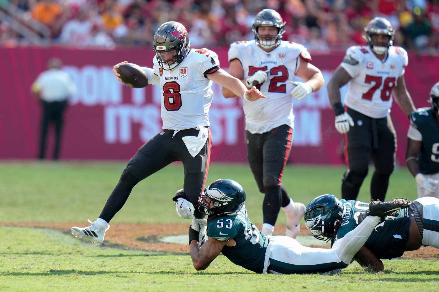 Baker Mayfield rallies Buccaneers again before falling short against Eagles | iNFOnews.ca