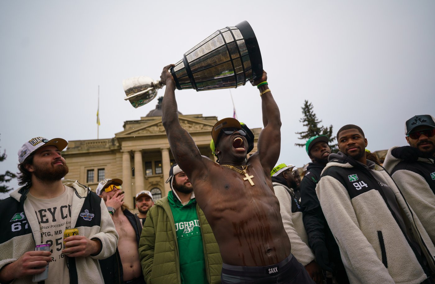 'Not a dream': Grey Cup champions Saskatchewan Roughriders hold parade in Regina | iNFOnews.ca