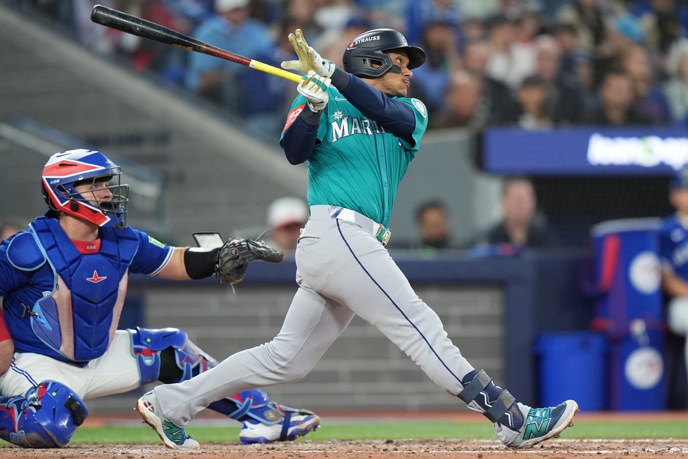 Photo Gallery: Mariners beat Jays 10-3, lead ALCS 2-0 | iNFOnews.ca