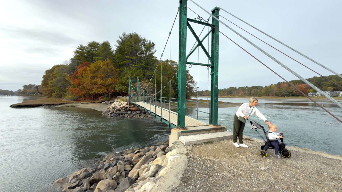 Drought has muted this year's leaf-peeping season, but pockets of brilliant colors remain | iNFOnews.ca Drought has muted this year's leaf-peeping season, but pockets of brilliant colors remain | iNFOnews.ca