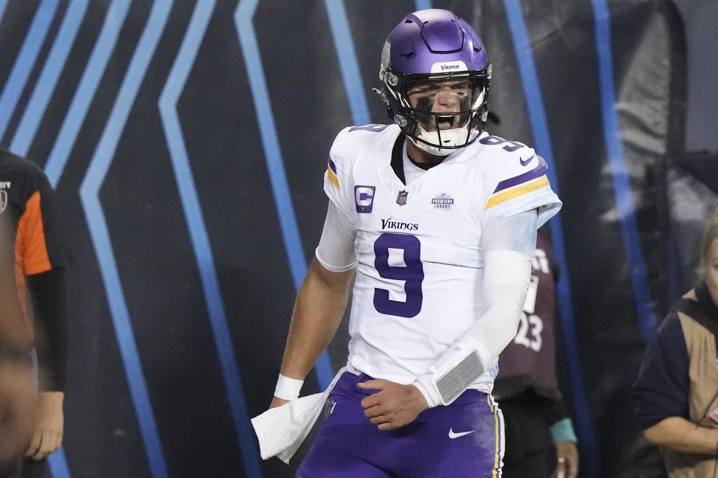 Two QBs, two comebacks: How Josh Allen and J.J. McCarthy stunned the NFL | iNFOnews.ca