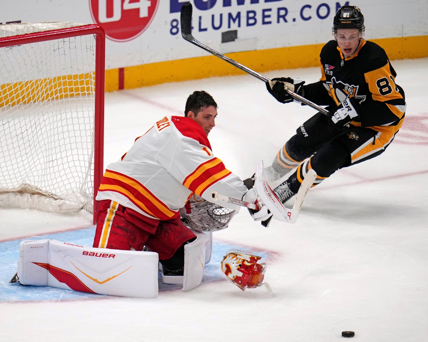 Matt Coronato's third-period goal lifts Flames to 2-1 win over Penguins | iNFOnews.ca