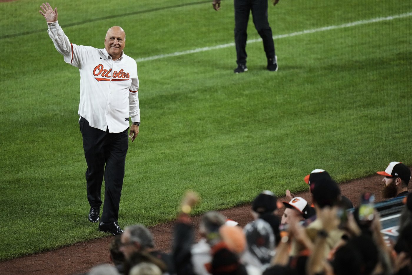 An out from being no-hit, the Orioles stun the Dodgers with 4 runs in the 9th to win 4-3 | iNFOnews.ca An out from being no-hit, the Orioles stun the Dodgers with 4 runs in the 9th to win 4-3 | iNFOnews.ca