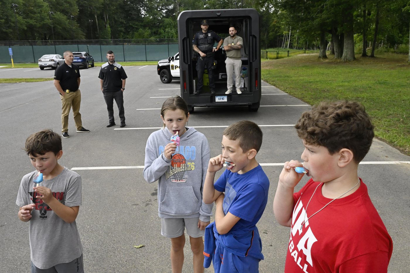 Freeze! Police ice cream trucks seek to portray officers in a positive light | iNFOnews.ca Freeze! Police ice cream trucks seek to portray officers in a positive light | iNFOnews.ca