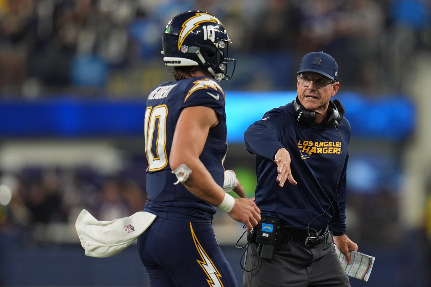 Chargers shake off another round of injuries, pick up needed win by routing Vikings | iNFOnews.ca Chargers shake off another round of injuries, pick up needed win by routing Vikings | iNFOnews.ca