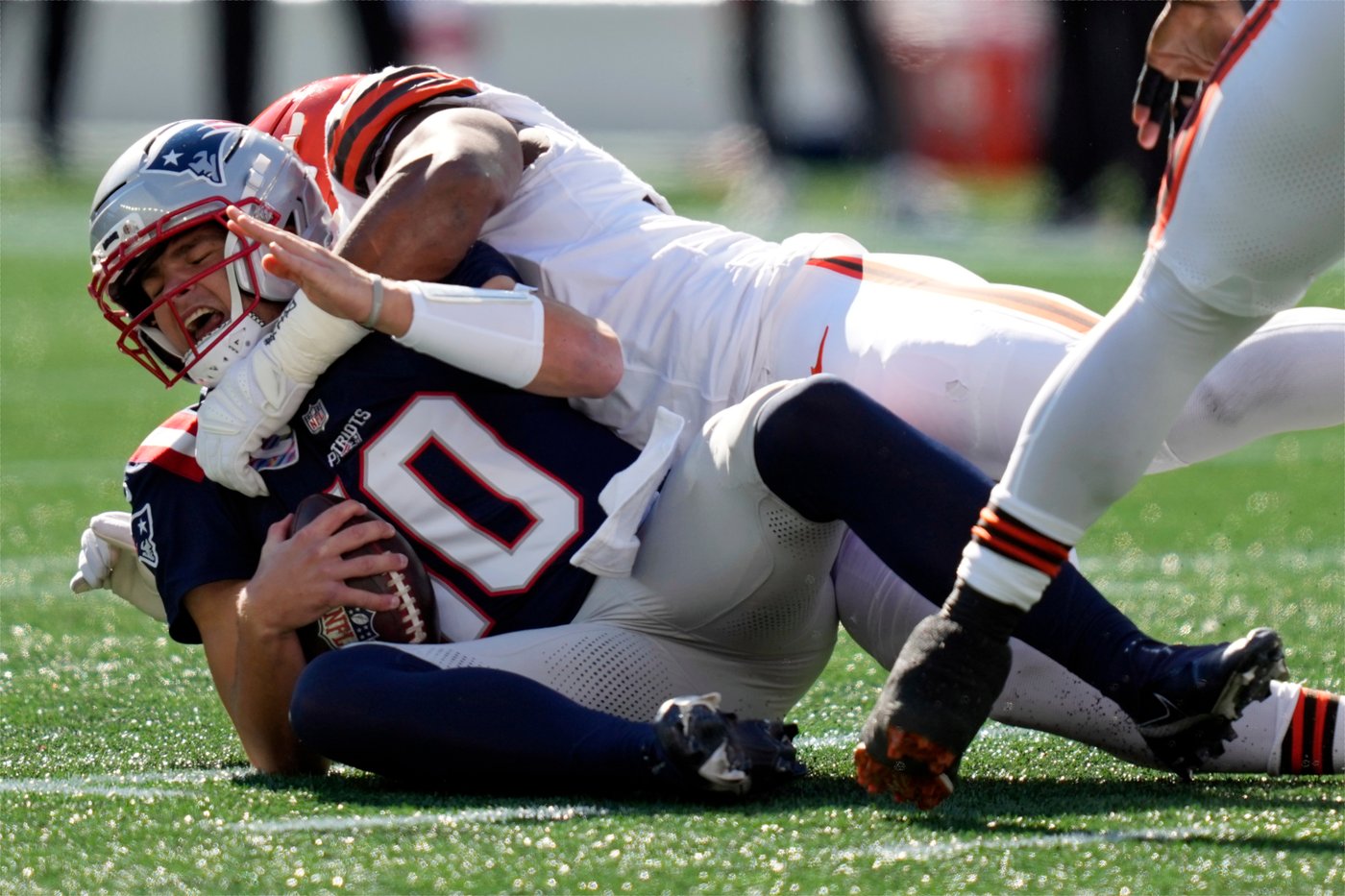 Drake Maye throws 3 TDs as Patriots overcome Myles Garrett's 5-sack game in 32-13 win over Browns | iNFOnews.ca Drake Maye throws 3 TDs as Patriots overcome Myles Garrett's 5-sack game in 32-13 win over Browns | iNFOnews.ca