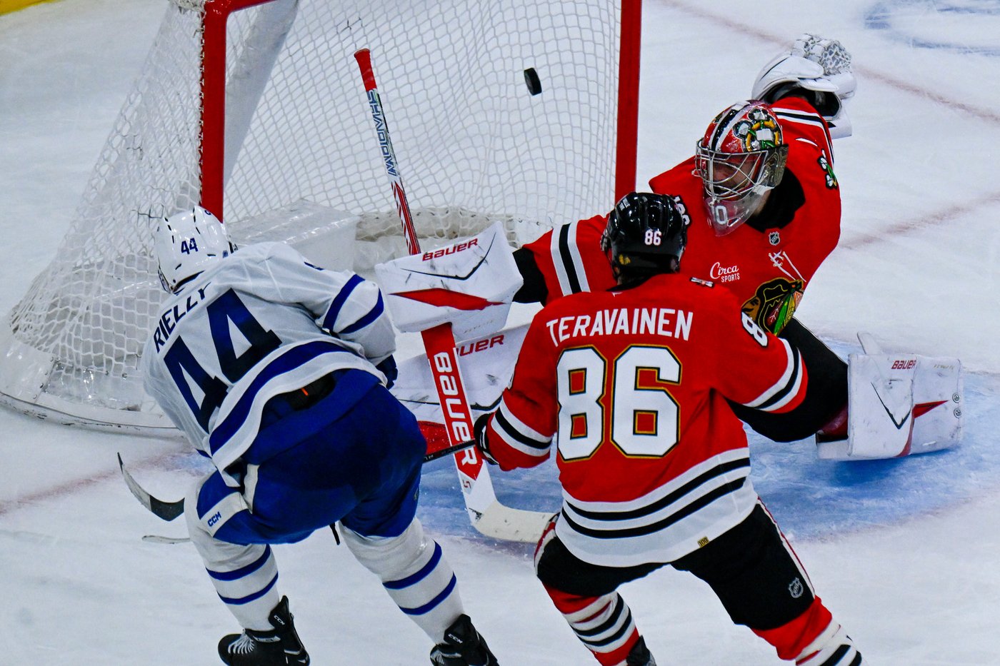 Dach scores late in 3rd period to lead Blackhawks to 3-2 win over Maple Leafs | iNFOnews.ca Dach scores late in 3rd period to lead Blackhawks to 3-2 win over Maple Leafs | iNFOnews.ca