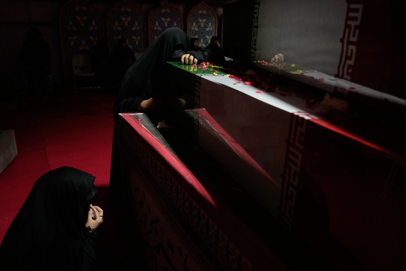 Photos show mourners in Tehran honoring the unknown soldiers killed in the 1980's Iran-Iraq war | iNFOnews.ca