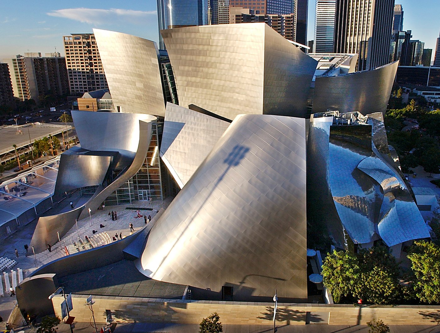 Groundbreaking architect Frank Gehry's famous buildings, in photos | iNFOnews.ca