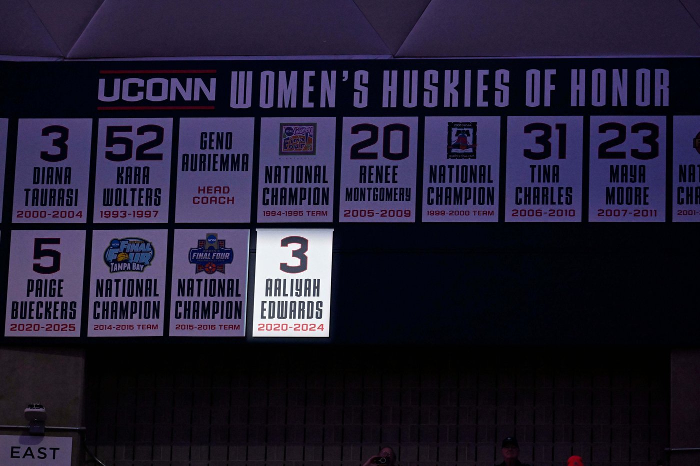 Ziebell leads UConn to 50th consecutive Big East regular-season victory, beating Xavier 97-39 | iNFOnews.ca