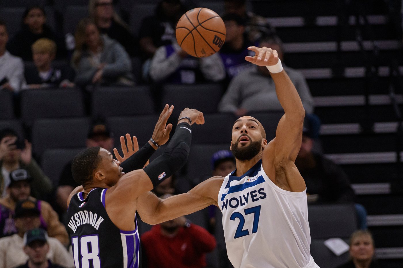 Kings take advantage of Timberwolves' 2nd straight collapse in 117-112 OT win | iNFOnews.ca