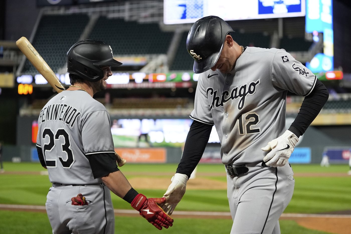 White Sox rally again to sweep Twins, win fifth straight | iNFOnews.ca