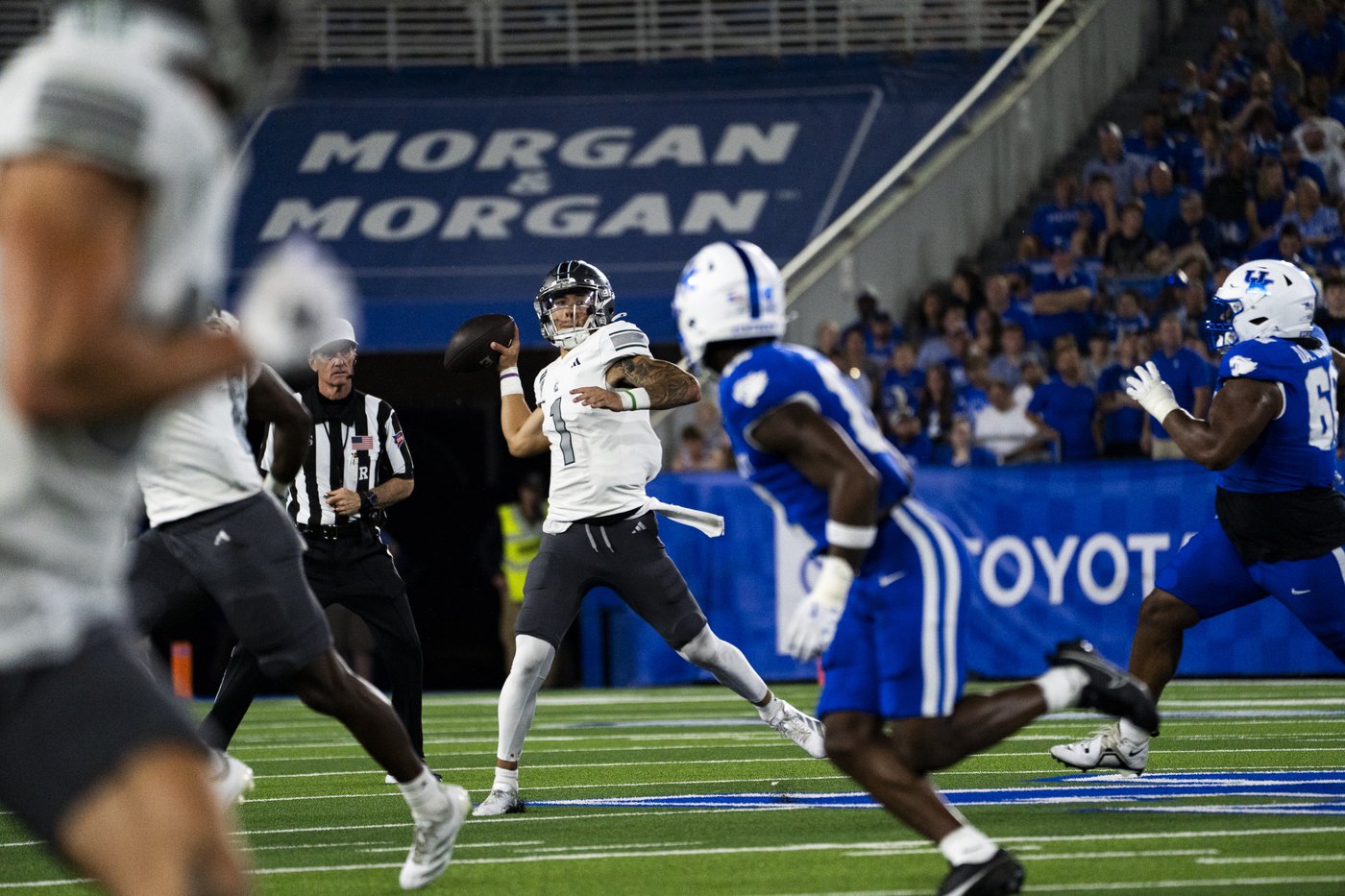 McGowan runs for 3 TDs, Boley passes for 2 scores as Kentucky beats E. Michigan 48-23 | iNFOnews.ca