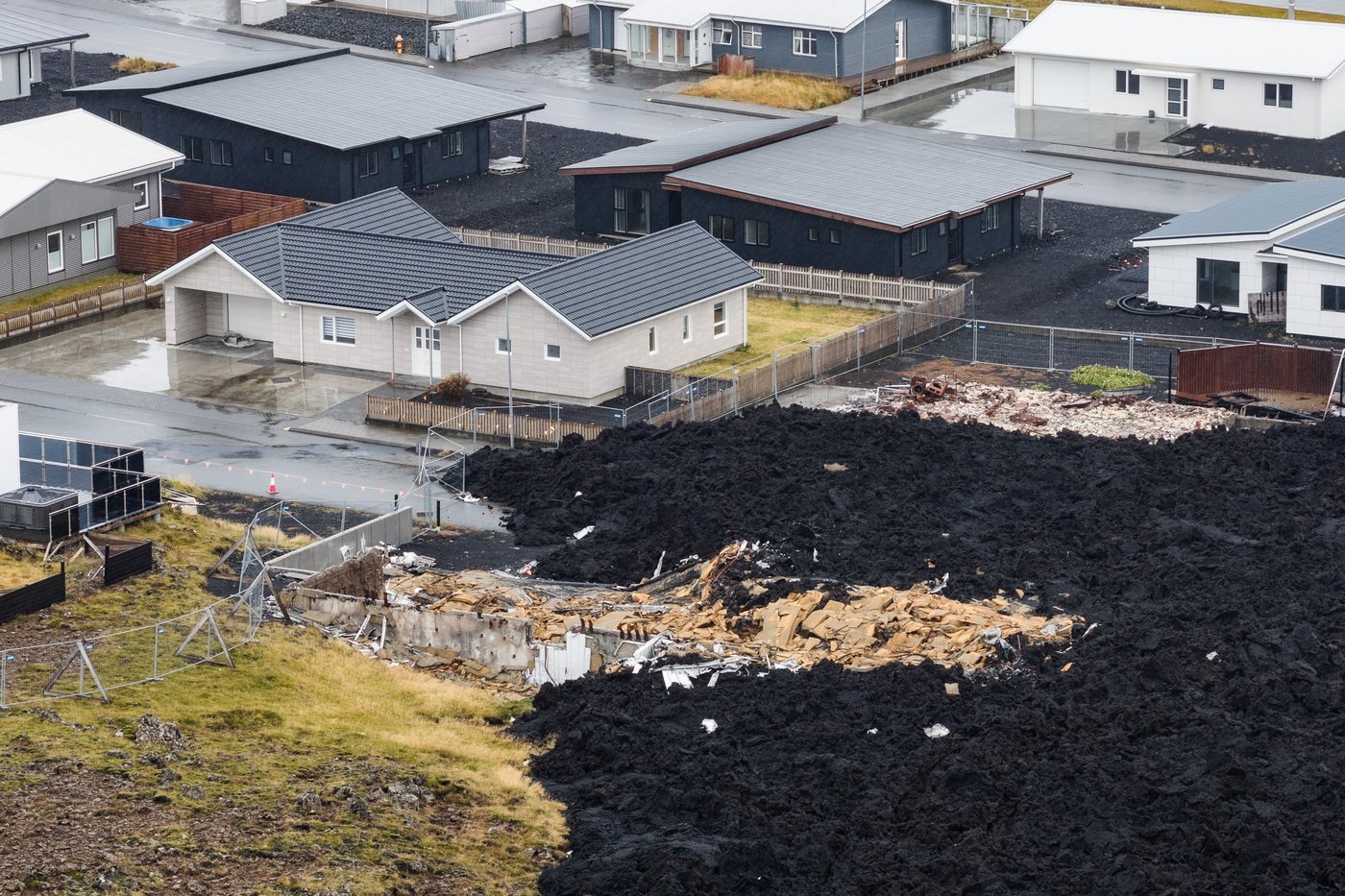 In Iceland, a town still shaken by volcanic eruptions tries to recover | iNFOnews.ca In Iceland, a town still shaken by volcanic eruptions tries to recover | iNFOnews.ca