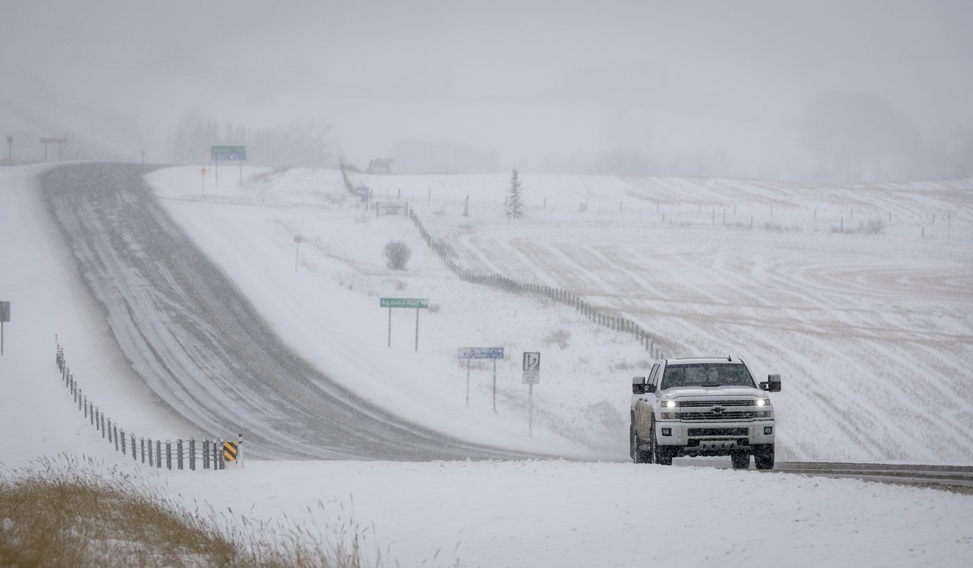 Flight delays and cancellations at Calgary airport leave travellers scrambling | iNFOnews.ca