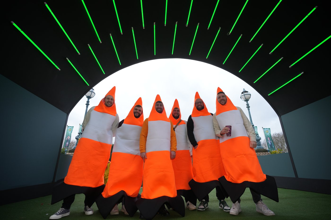 Costumes and competitors light up the World Darts Championships in London, in photos | iNFOnews.ca