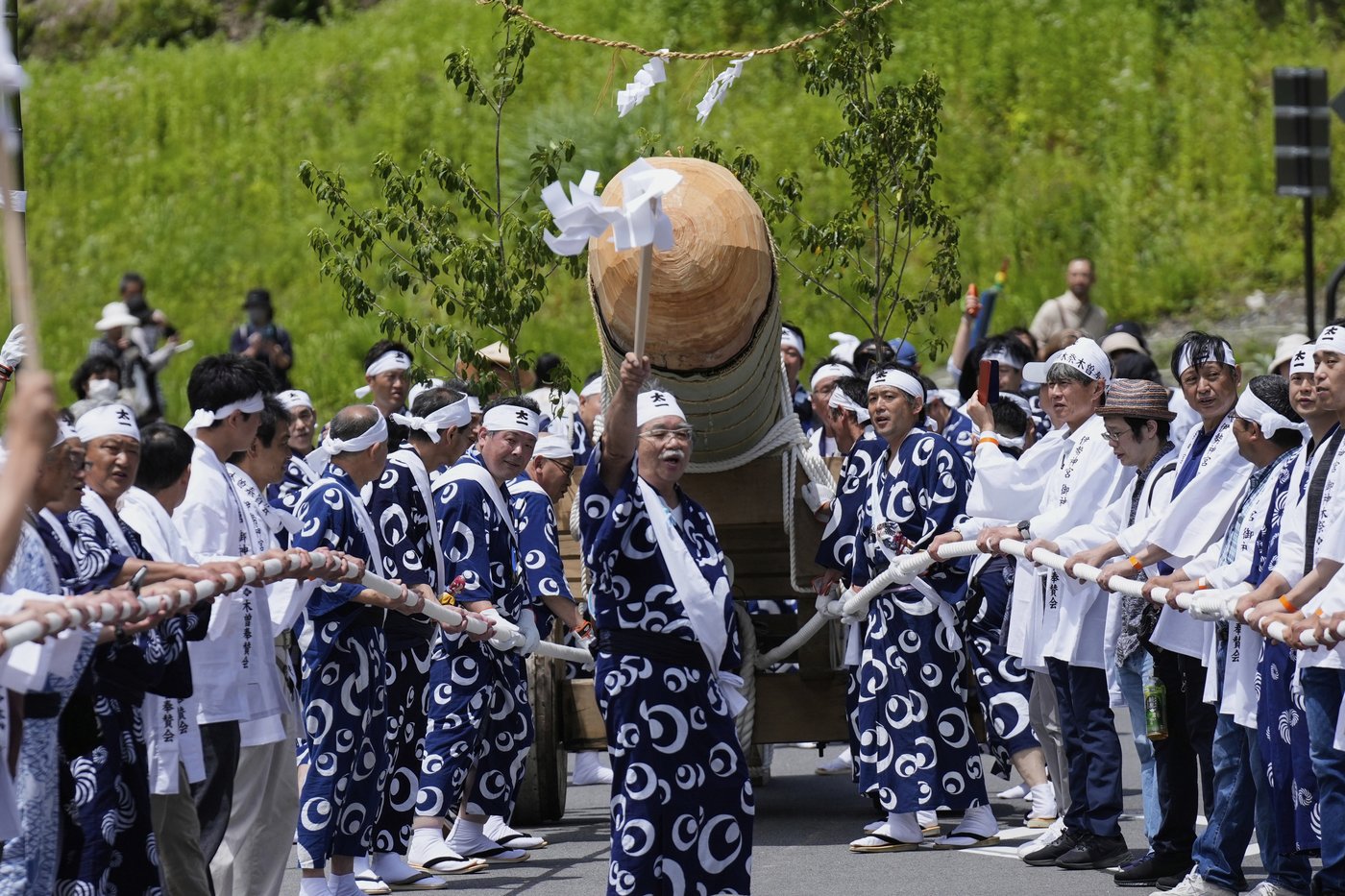 Photos show historic Japanese shrine that is torn down and rebuilt every 20 years | iNFOnews.ca