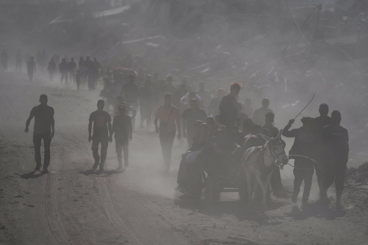 Some Palestinians pack up and move north toward their homes in Gaza after ceasefire goes into effect | iNFOnews.ca Some Palestinians pack up and move north toward their homes in Gaza after ceasefire goes into effect | iNFOnews.ca