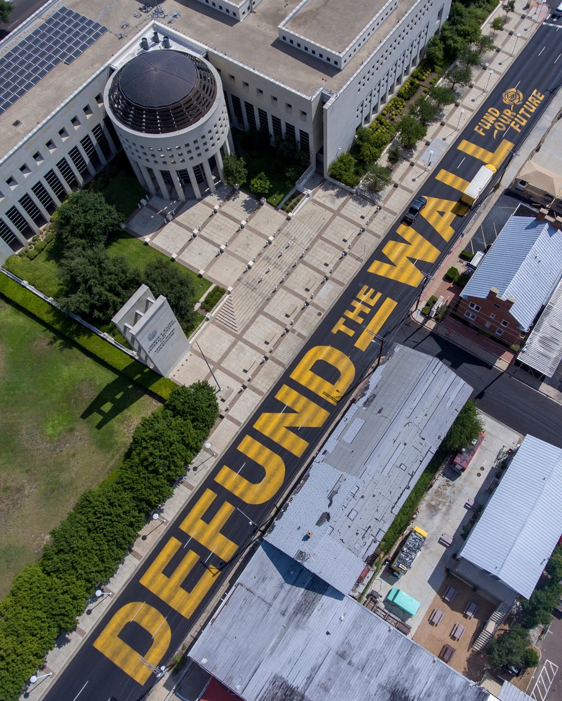 Texas city removes anti-border wall mural after loss of funding threat from governor | iNFOnews.ca Texas city removes anti-border wall mural after loss of funding threat from governor | iNFOnews.ca