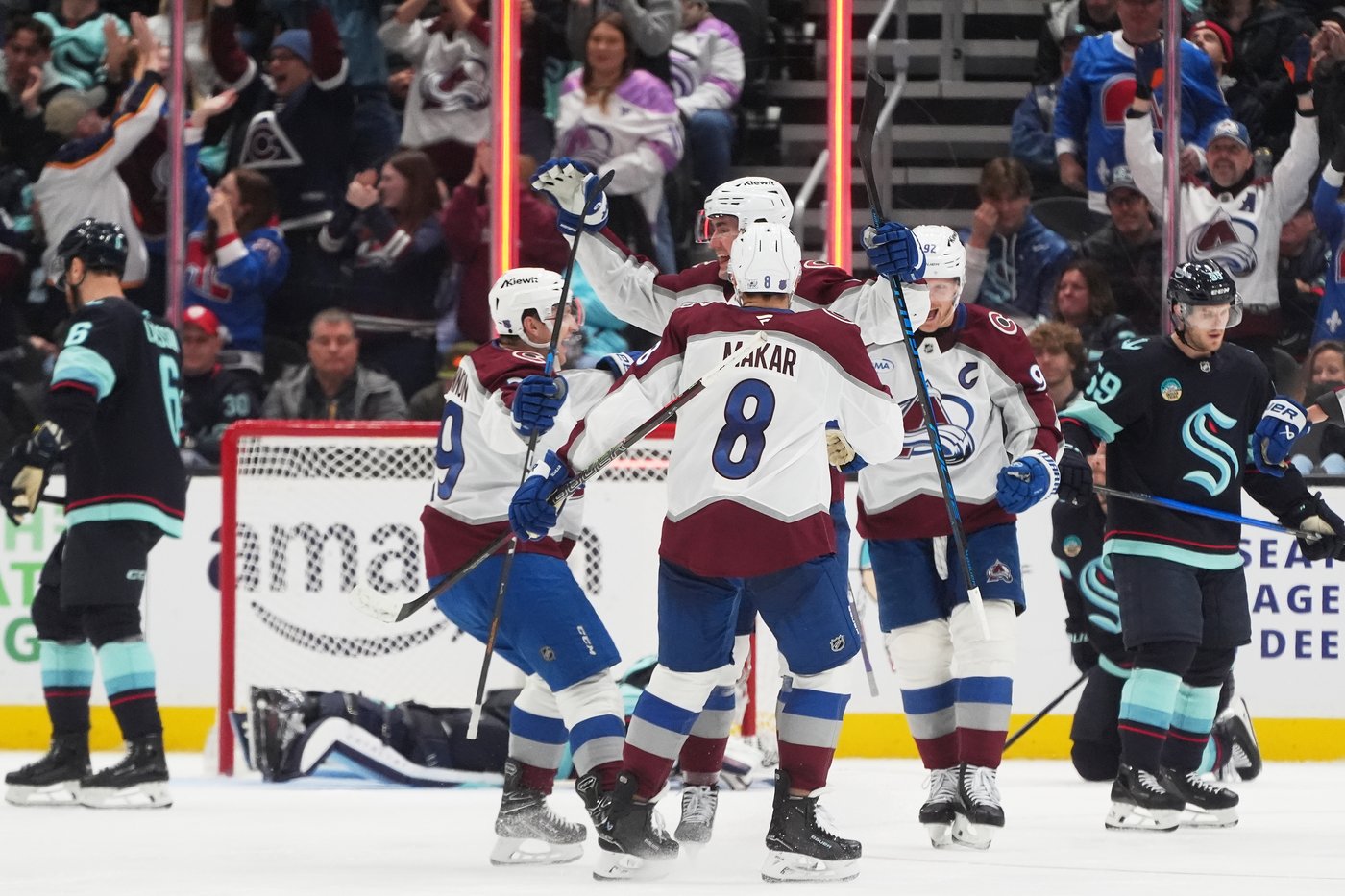 MacKinnon has two goals and an assist as Avalanche beat Kraken 5-3 | iNFOnews.ca
