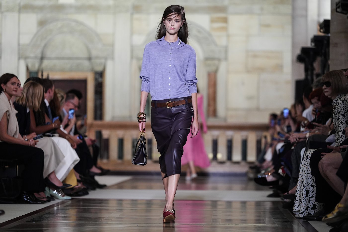 Tory Burch takes her latest collection to the bank for New York Fashion Week show | iNFOnews.ca