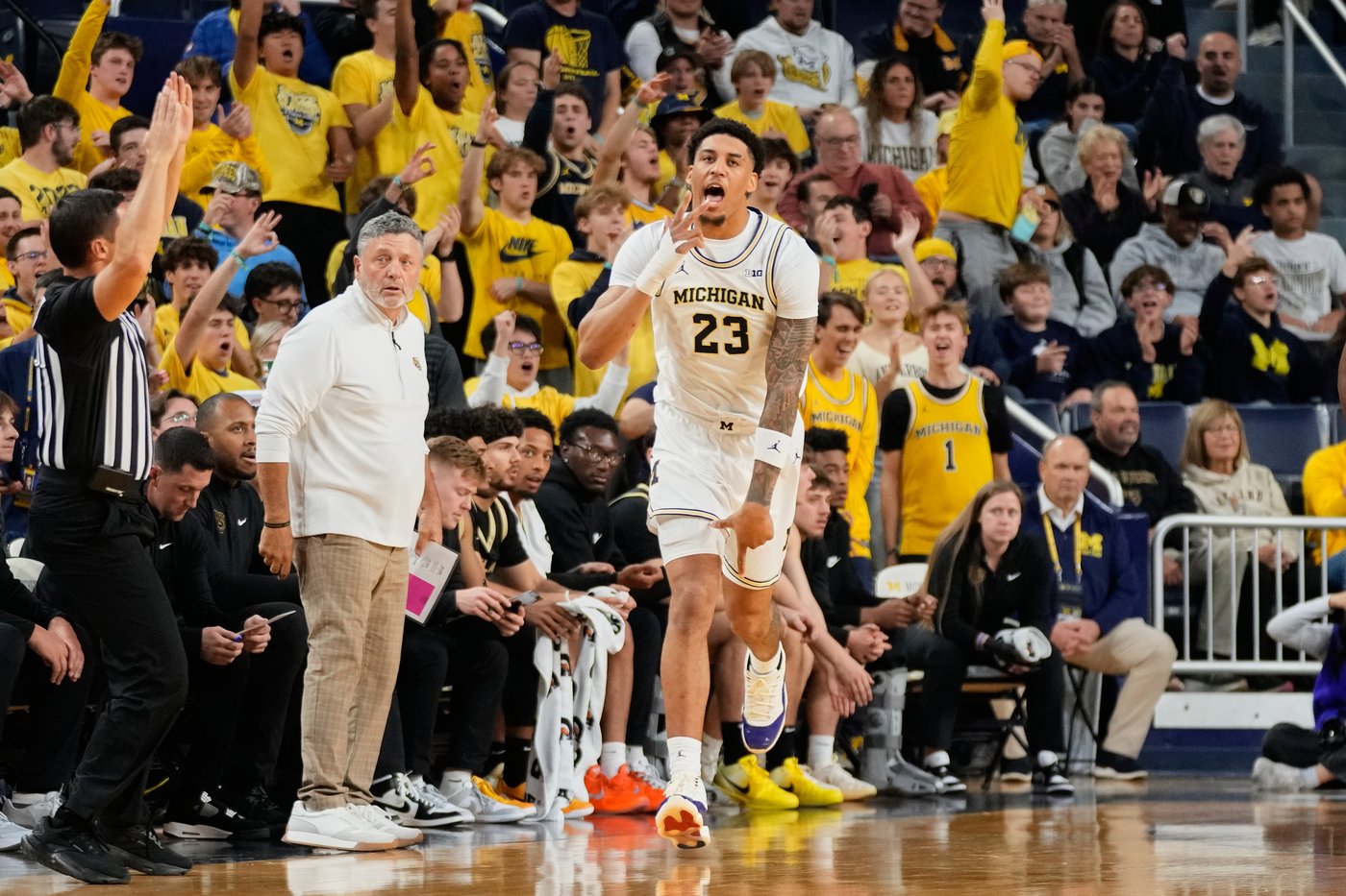 No. 7 Michigan scores school-record 69 points in 1st half, finishes with 121-78 win over Oakland | iNFOnews.ca No. 7 Michigan scores school-record 69 points in 1st half, finishes with 121-78 win over Oakland | iNFOnews.ca