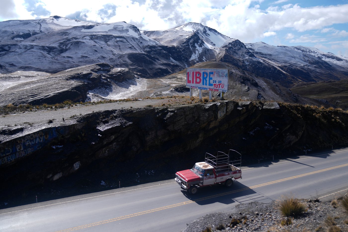 Bolivia heads to the polls in a tight runoff as voters seek a president to lift them from crisis | iNFOnews.ca
