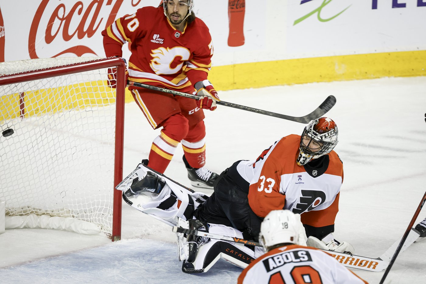 Flames thump Flyers 5-1 to win fifth straight home game | iNFOnews.ca