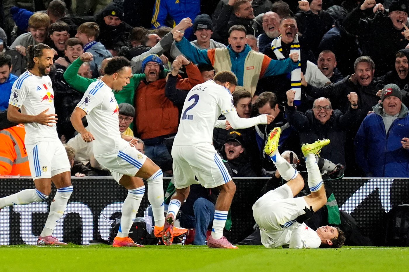 Aaronson scores early as Leeds beat struggling West Ham 2-1 in Premier League | iNFOnews.ca Aaronson scores early as Leeds beat struggling West Ham 2-1 in Premier League | iNFOnews.ca