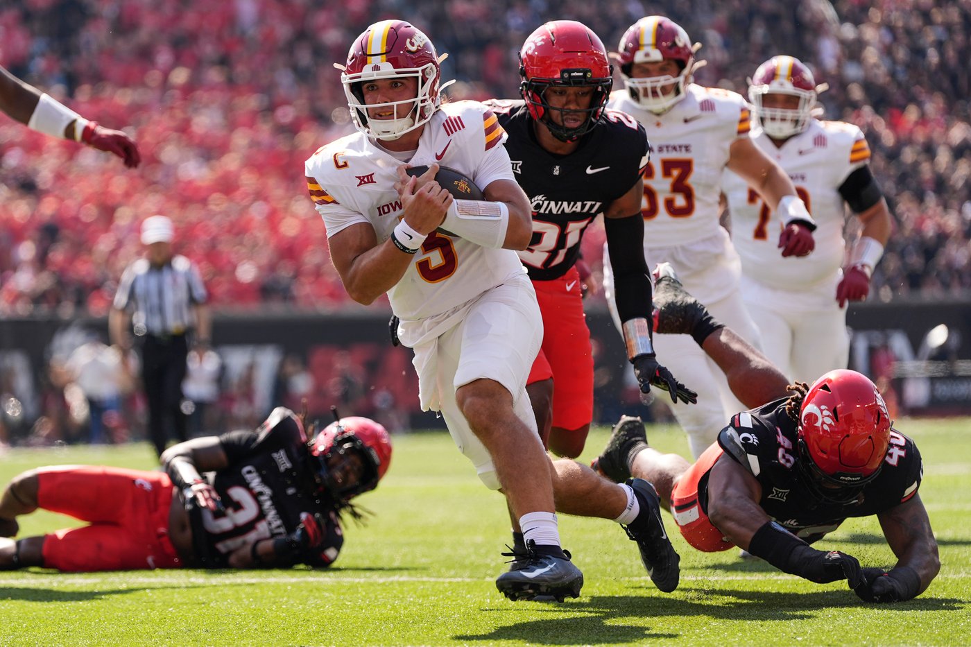Cincinnati uses fast start to take down No. 14 Iowa State 38-30 | iNFOnews.ca