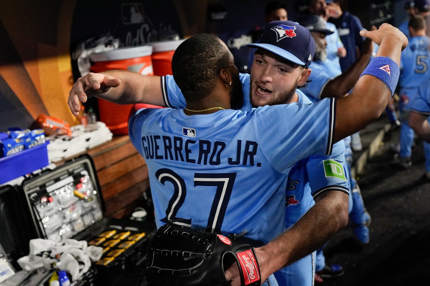 Photo Gallery: Blue Jays top Dodgers 6-1 to take 3-2 series lead | iNFOnews.ca