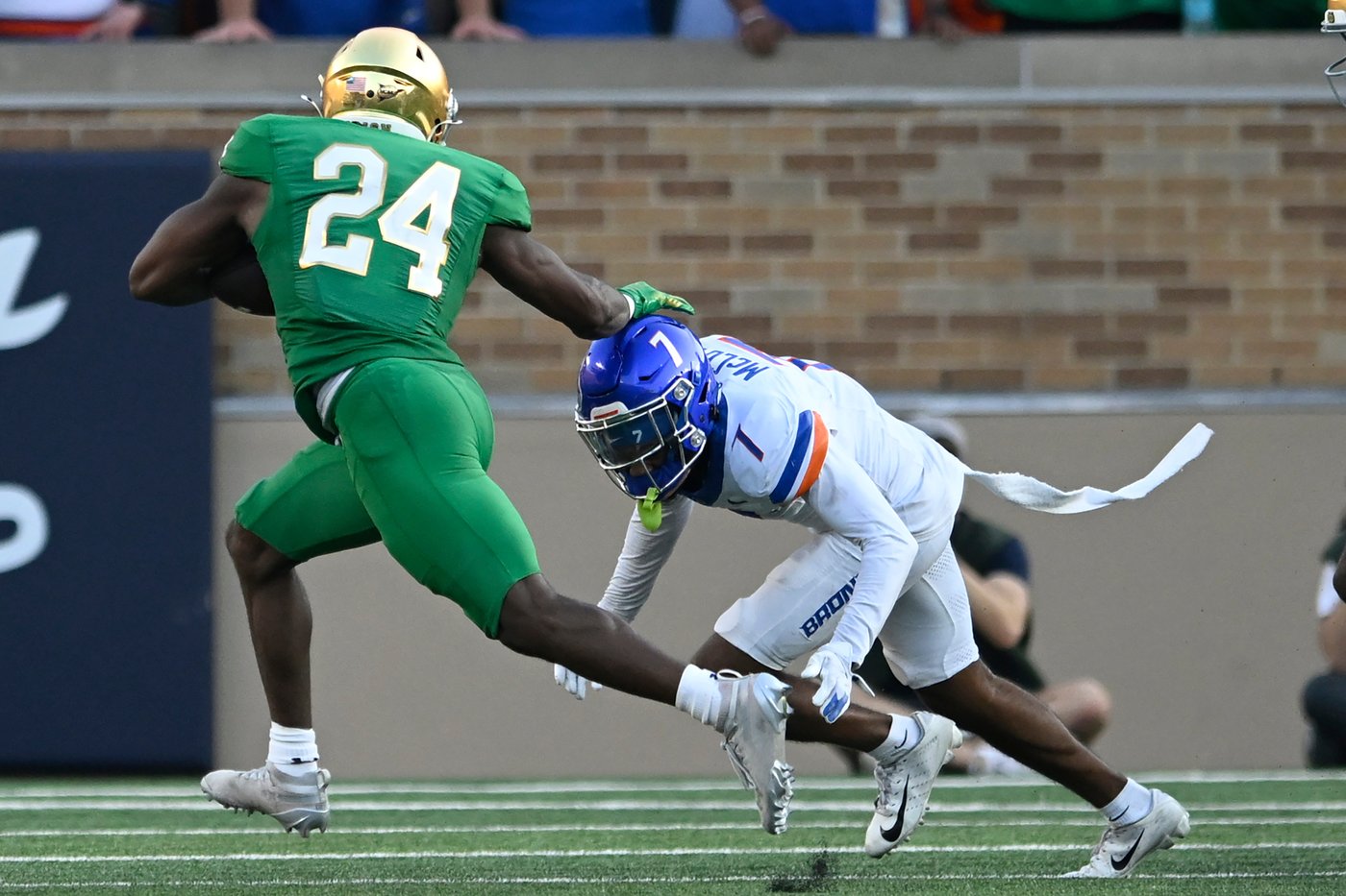 Leonard Moore has 2 interceptions and No. 21 Notre Dame beats Boise State 28-7 | iNFOnews.ca