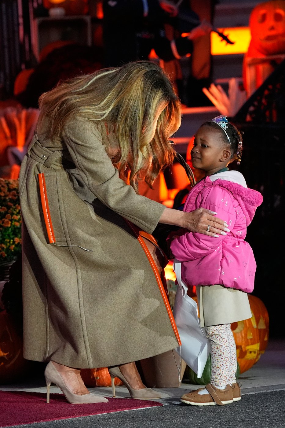 Trump hosts White House Halloween bash with superheroes and presidential lookalikes amid shutdown | iNFOnews.ca