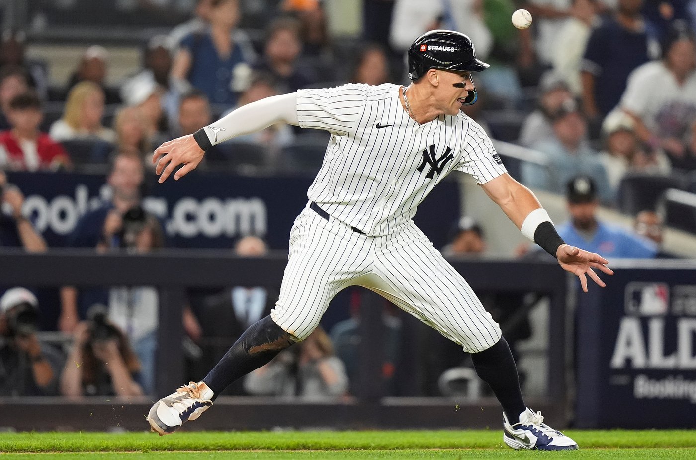 Photo Gallery: Yankees beat Blue Jays 9-6 in Game 3 | iNFOnews.ca