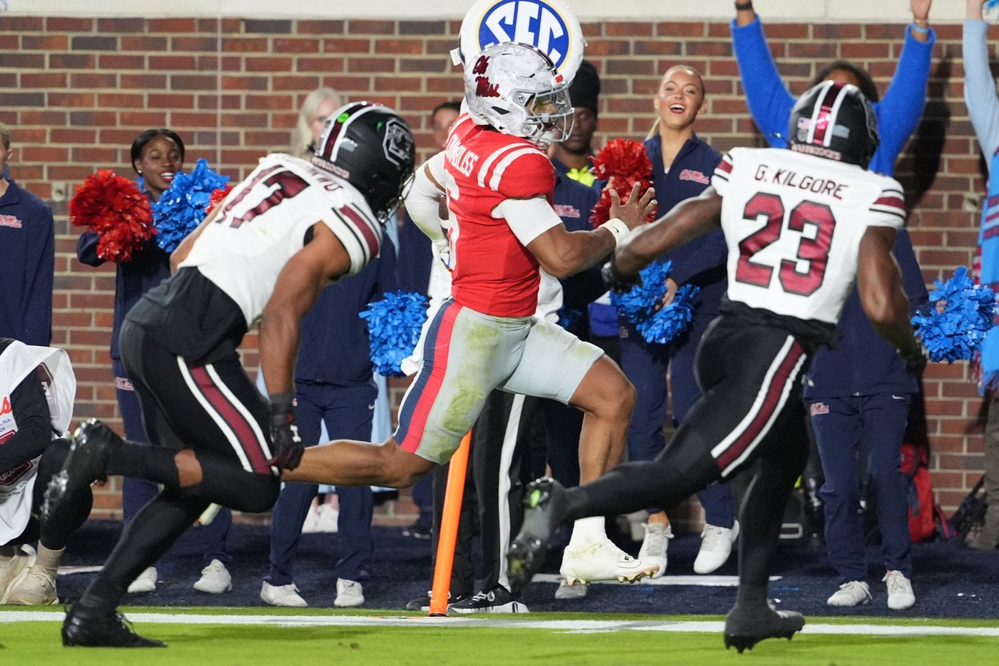 Ole Miss defense shines with 6 sacks, 2 interceptions in 30-14 win over South Carolina | iNFOnews.ca