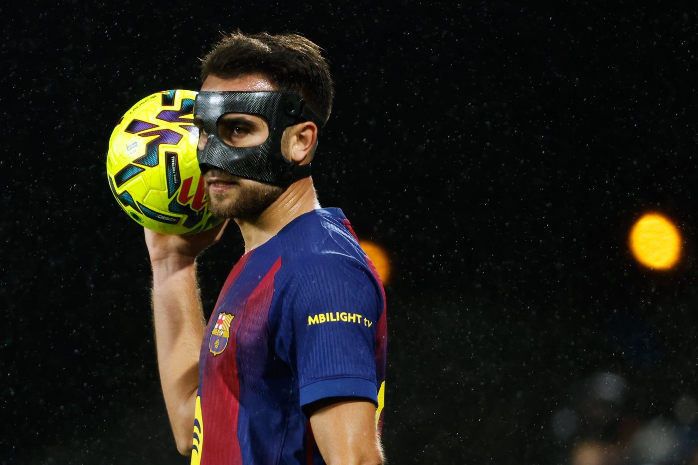 Lewandowski's hat trick moves Barcelona closer to league leader Real Madrid | iNFOnews.ca