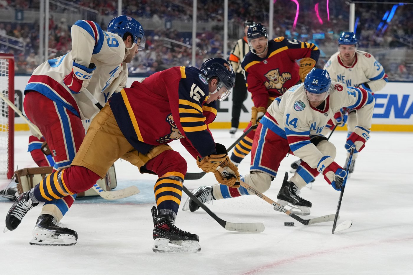 Rangers beat Panthers 5-1 in first outdoor hockey game in Miami. Mika Zibanejad has hat trick | iNFOnews.ca