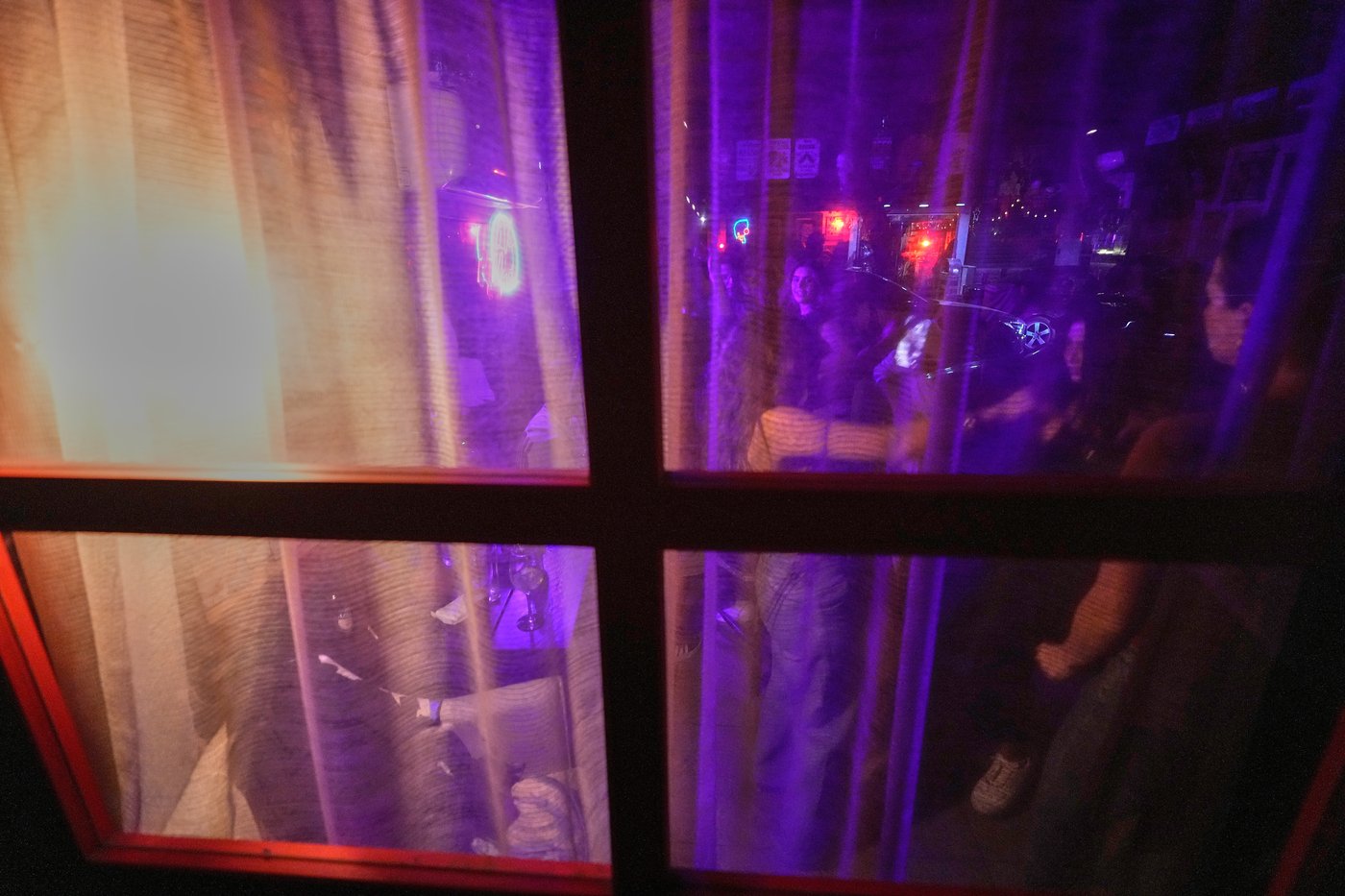 Photos show Syrians enjoying a night out in Damascus despite some crackdowns | iNFOnews.ca