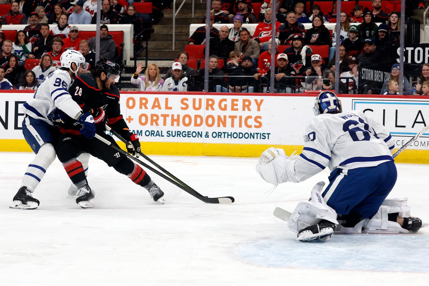 Maple Leafs beat Hurricanes 5-1 to wrap up 6-game trip with 3rd straight victory | iNFOnews.ca Maple Leafs beat Hurricanes 5-1 to wrap up 6-game trip with 3rd straight victory | iNFOnews.ca