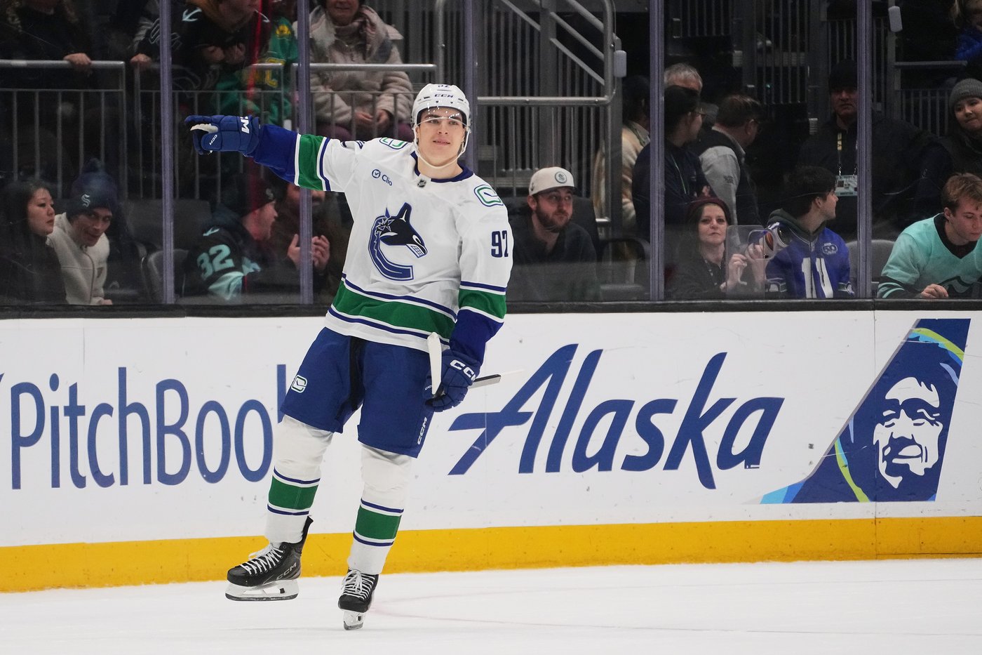 Liam Ohgren scores lone shootout goal to lift Canucks past Kraken, 3-2 | iNFOnews.ca