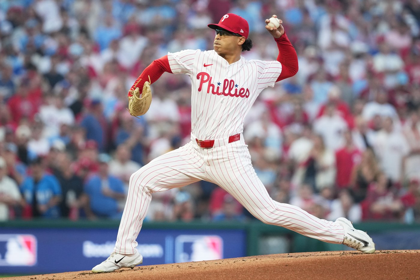 Blake Snell shines on mound and Dodgers hold off Phillies 4-3 for 2-0 lead in NLDS | iNFOnews.ca