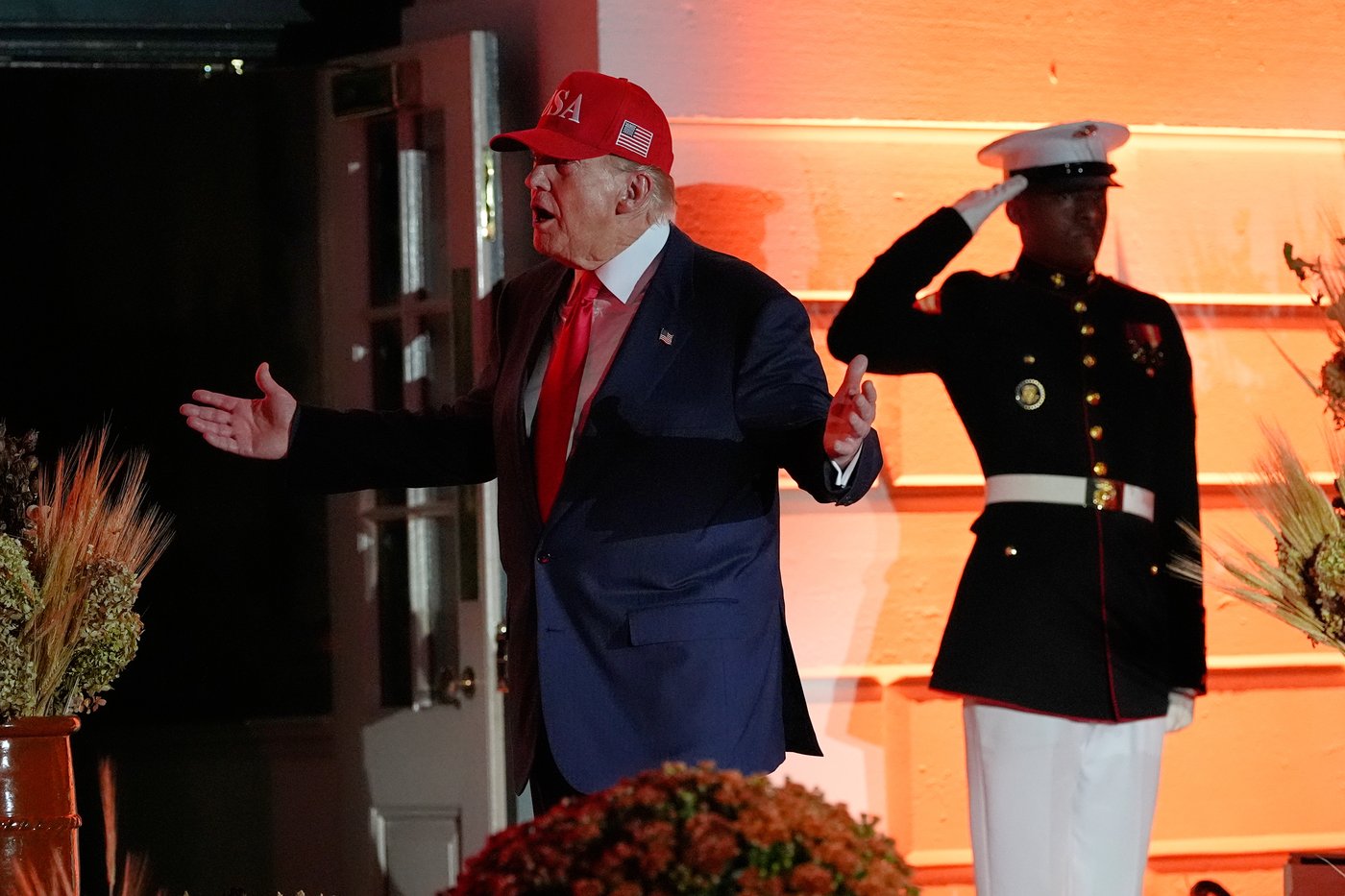 Trump hosts White House Halloween bash with superheroes and presidential lookalikes amid shutdown | iNFOnews.ca