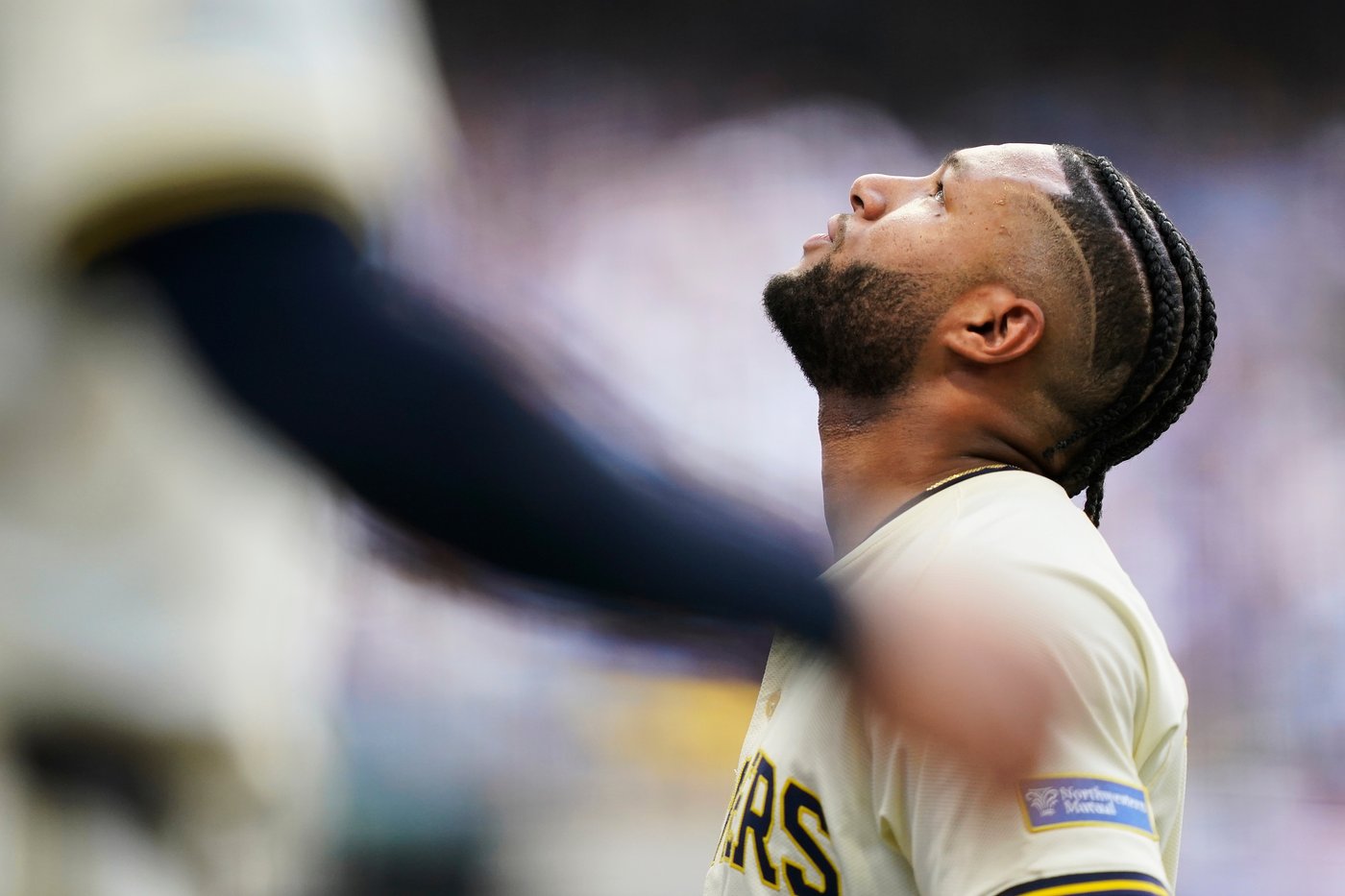 Brewers' Chourio tests hamstring during workout, his status for Game 2 of NLDS vs Cubs is uncertain | iNFOnews.ca